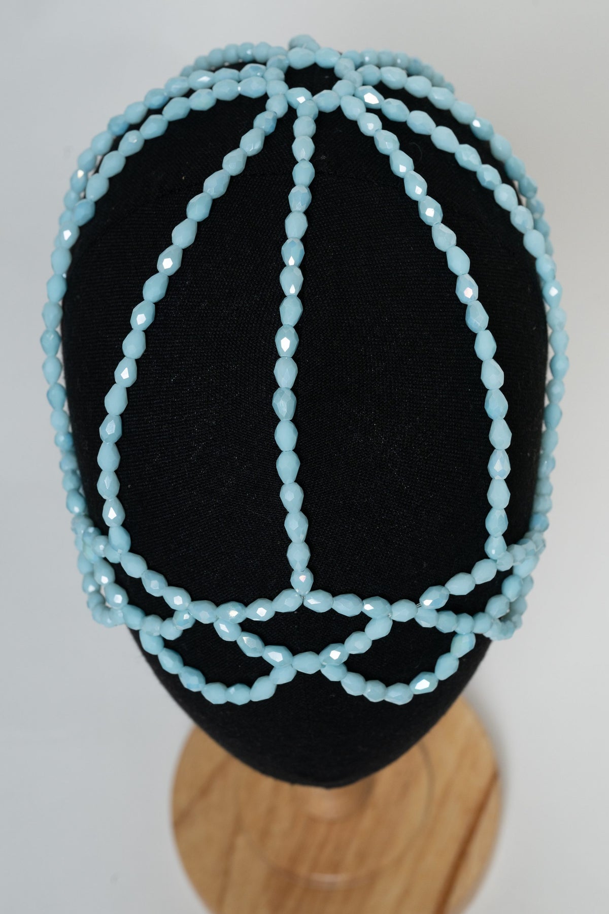Bonnets en cristal — perles ovales Faralyn — Azura, vue de dessus