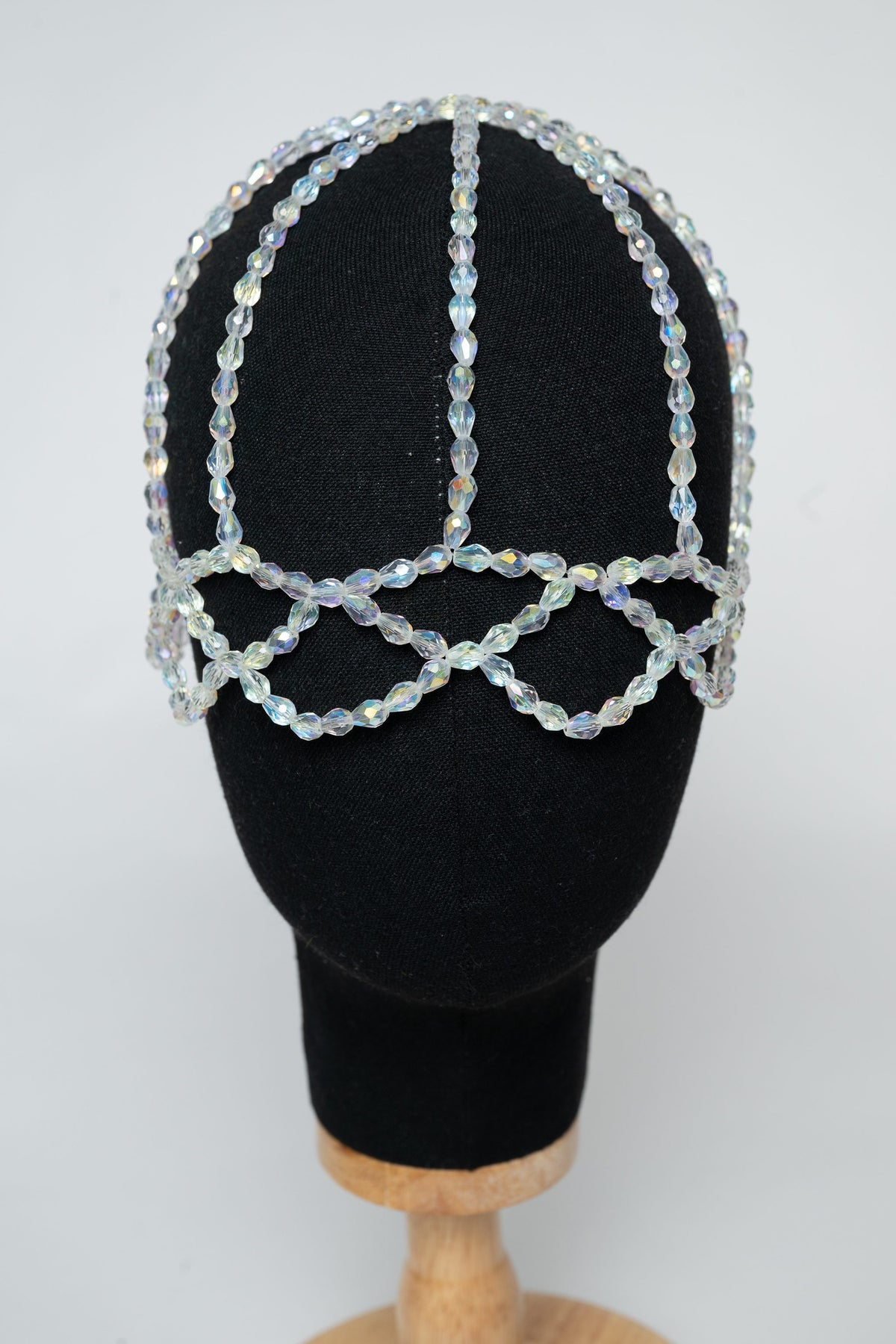 Bonnets en cristal — perles ovales Faralyn — Constellation, vue de face