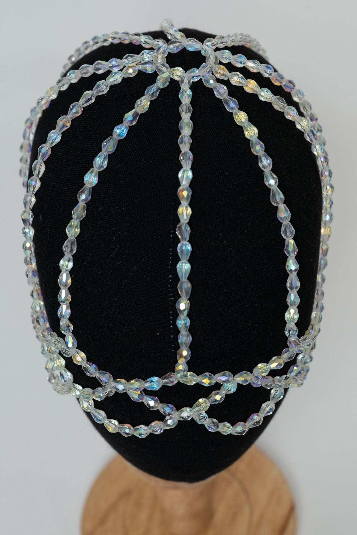 Bonnets en cristal — perles ovales Faralyn — Constellation, vue de dessus
