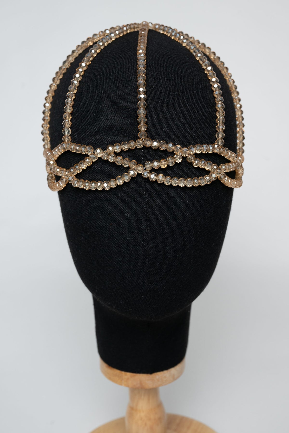 Bonnets en cristal — perles rondes Faralyn — Sahara, vue de face