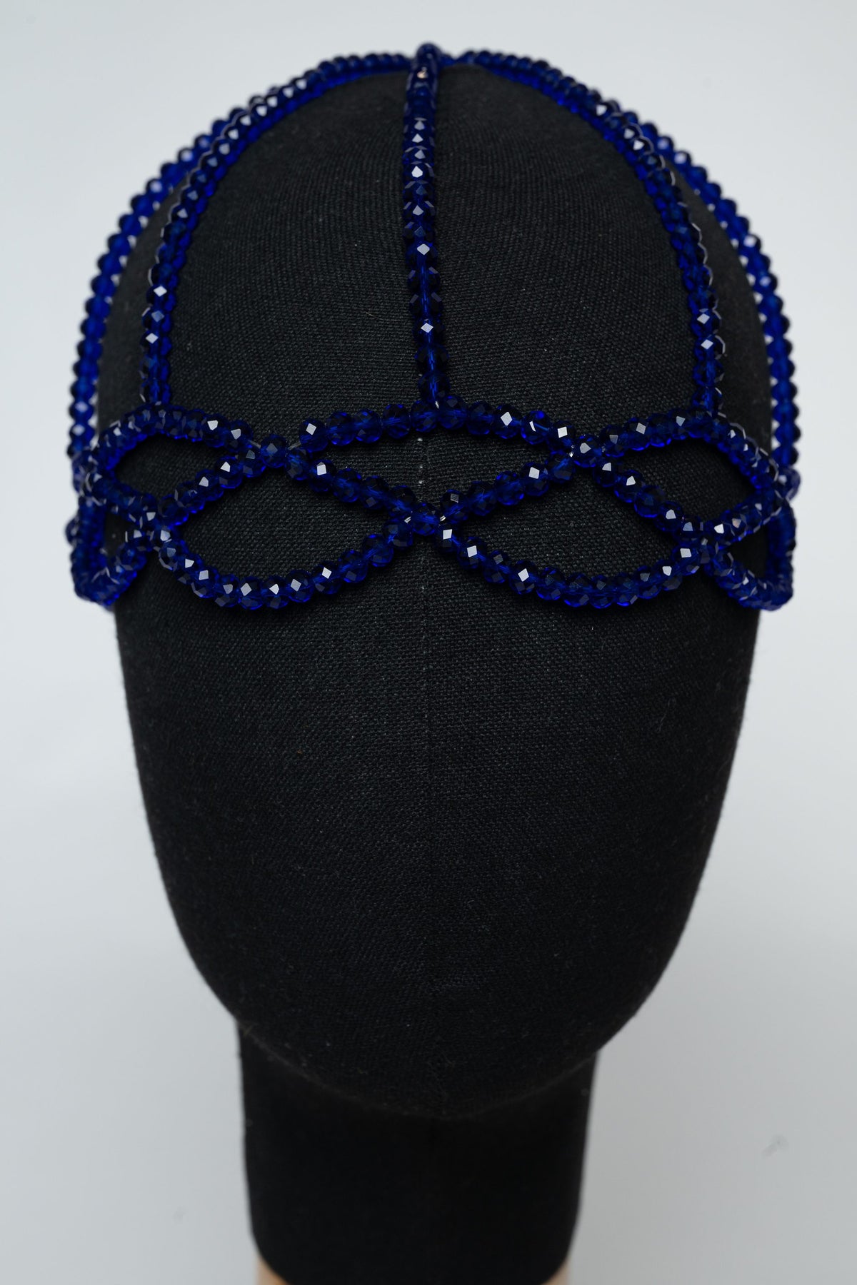 Bonnets en cristal — perles rondes Faralyn — Saphir, vue de face