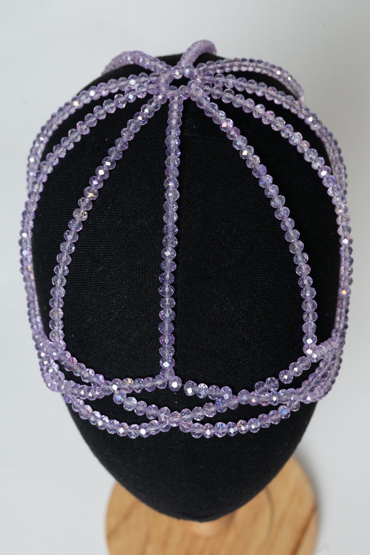 Bonnets en cristal — perles rondes Faralyn — Violette, vue de dessus