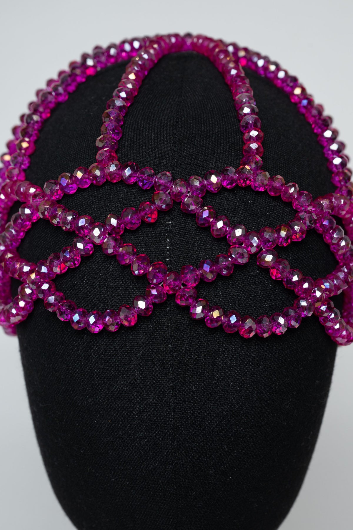Bonnets en cristal — grandes perles Faralyn — Rosalia, détail du montage