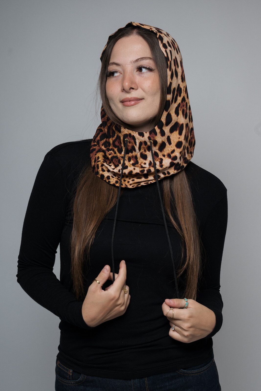 Cagoule mondaine Faralyn — Léopard, porté