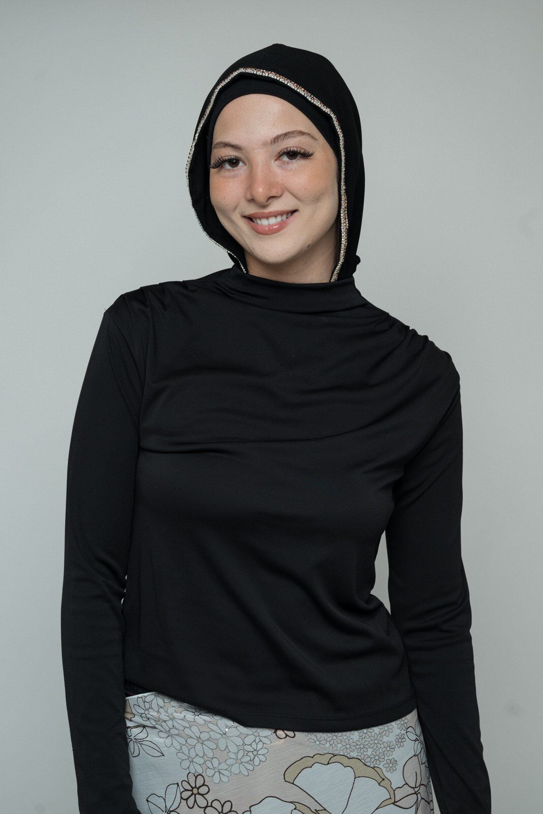 Capuche brodée Azel Faralyn — Azel, porté