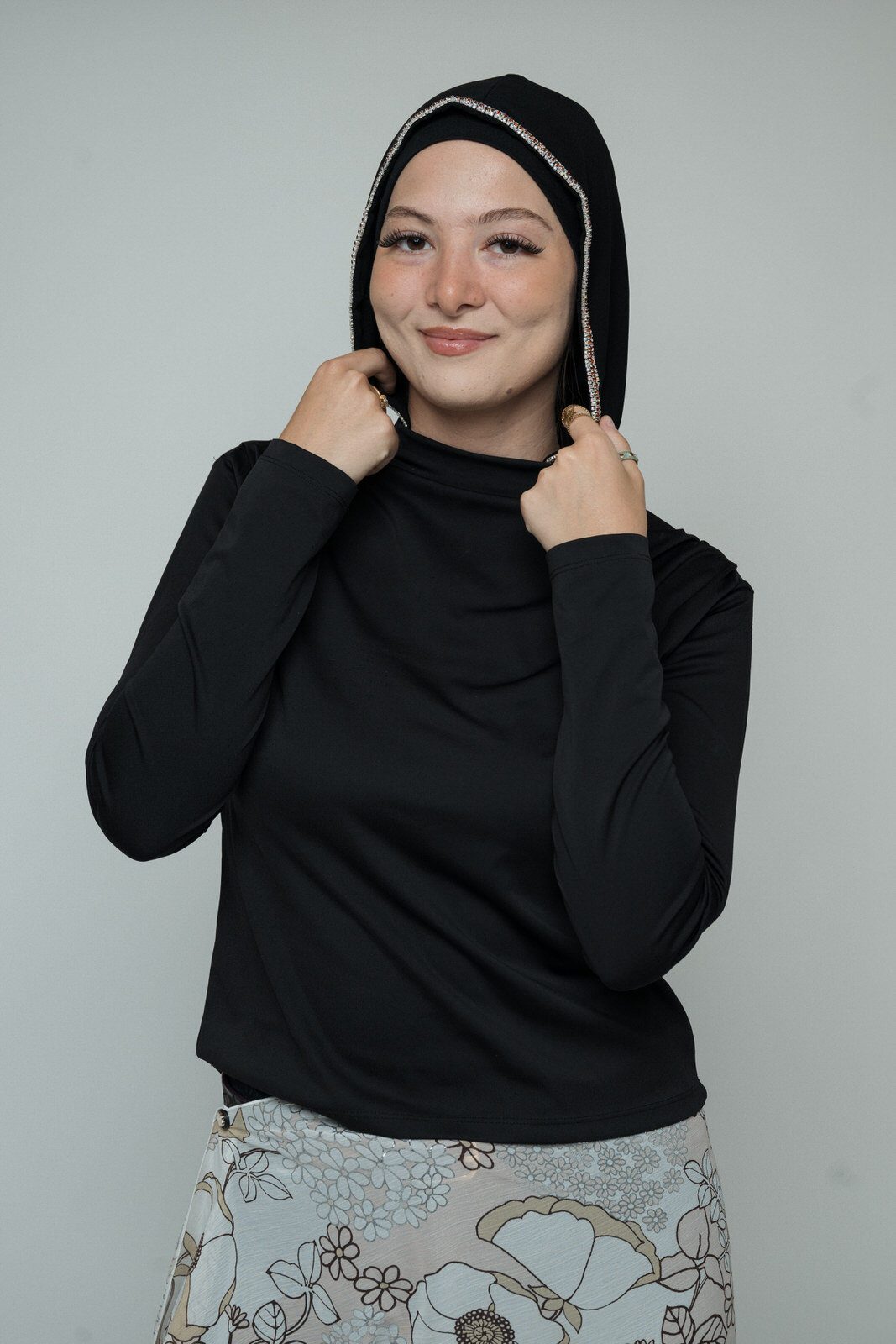 Capuche brodée Azel Faralyn — Azel, porté